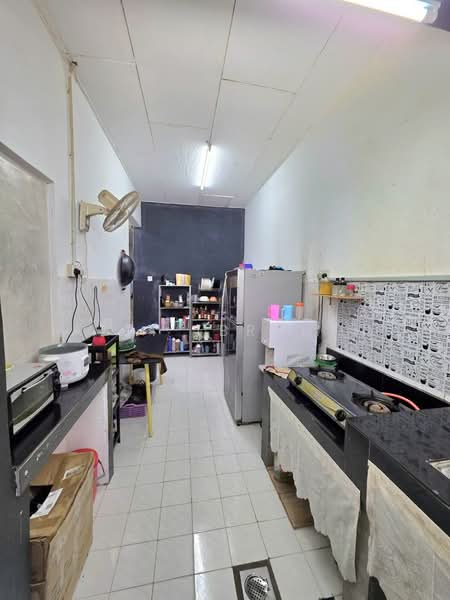 1-storey Terraced House for Sale in Seksyen 16 (Bangi) - Azli Ibrahim - Kitchen - PropertyGuru.com.my