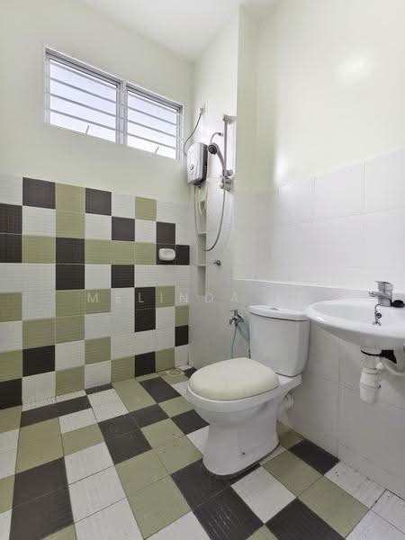 Rumah Teres 2-Tingkat untuk Dijual di Taman Setia Indah (Tebrau) - Melinda Ee - Bathroom - PropertyGuru.com.my