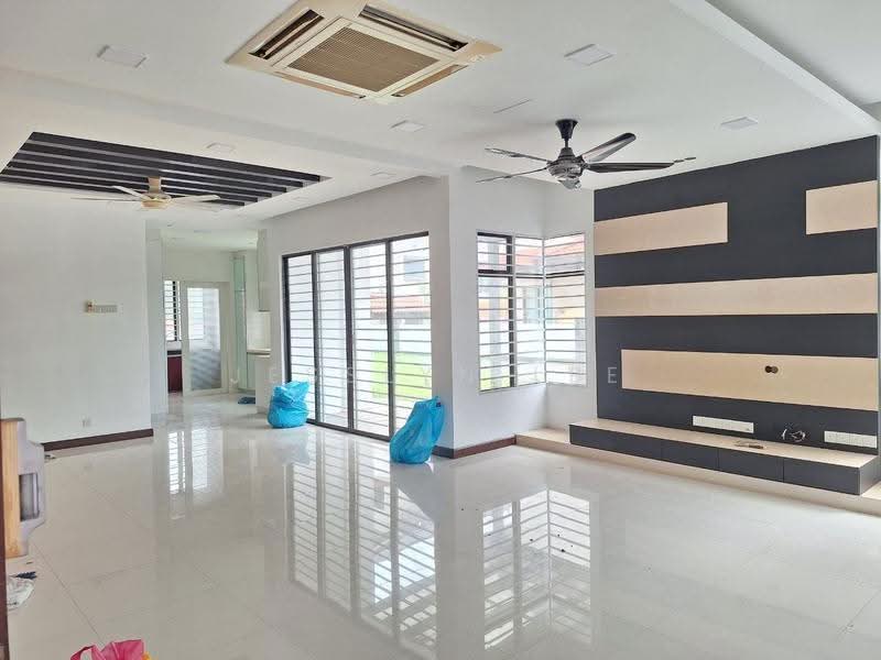 Semi-Detached House for Sale in Semenyih (Selangor) - Jesslyn Lee - Living Room - PropertyGuru.com.my