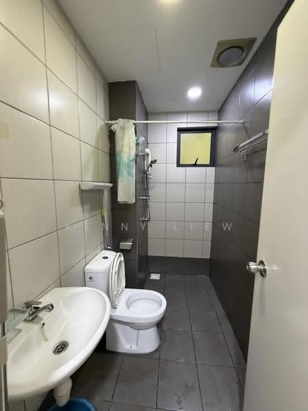 Kondominium untuk Disewa di Casa Green - Kenny Liew - Bathroom - PropertyGuru.com.my