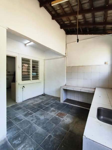2-storey Terraced House for Sale in Bandar Kinrara Seksyen 1 (Bandar Kinrara) - Chloe Wai - Kitchen - PropertyGuru.com.my