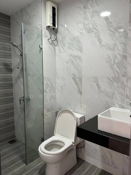 Kediaman Servis untuk Disewa di Emporis - Owen Loke - Bathroom - PropertyGuru.com.my