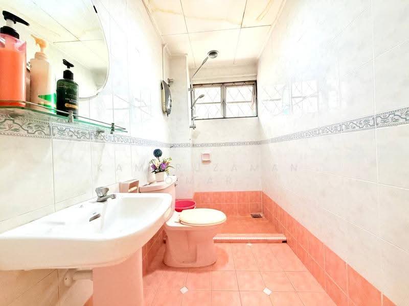 Semi-Detached House for Sale in Taman Bukit Mewah Fasa 9 (Kajang) - Kamaruzaman Omar - Bathroom - PropertyGuru.com.my