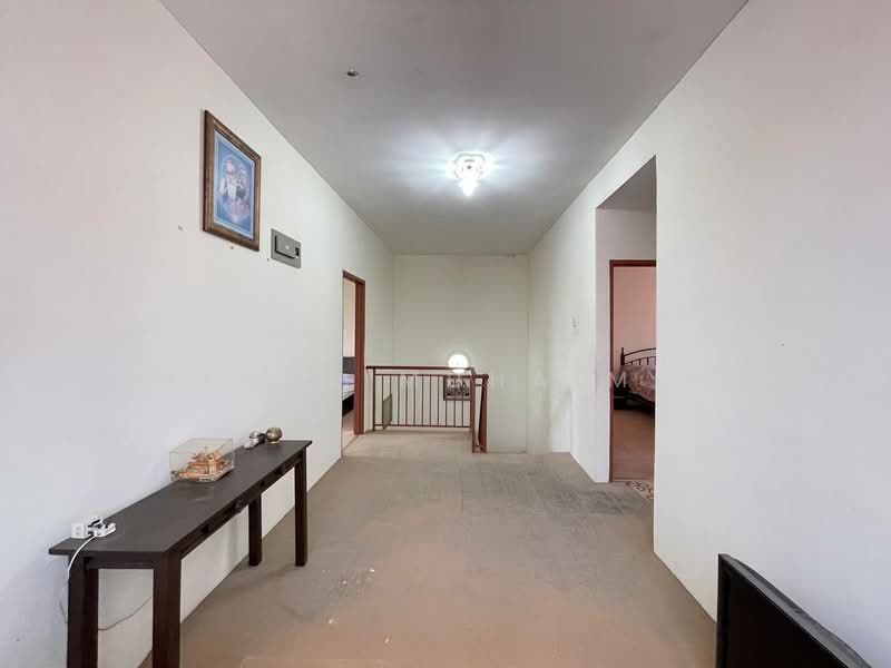 Rumah Berkembar untuk Dijual di Taman Sri Mentaloon (Alor Merah) - Abdul Muhaimin - Corridor - PropertyGuru.com.my