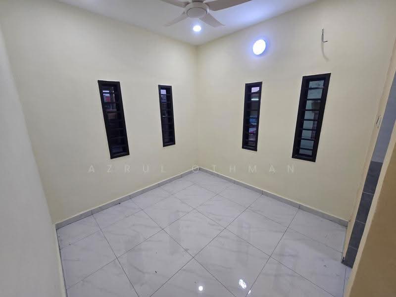 1-storey Terraced House for Sale in Taman Desa Rhu (Sikamat) - Azrul Othman - Interior - PropertyGuru.com.my