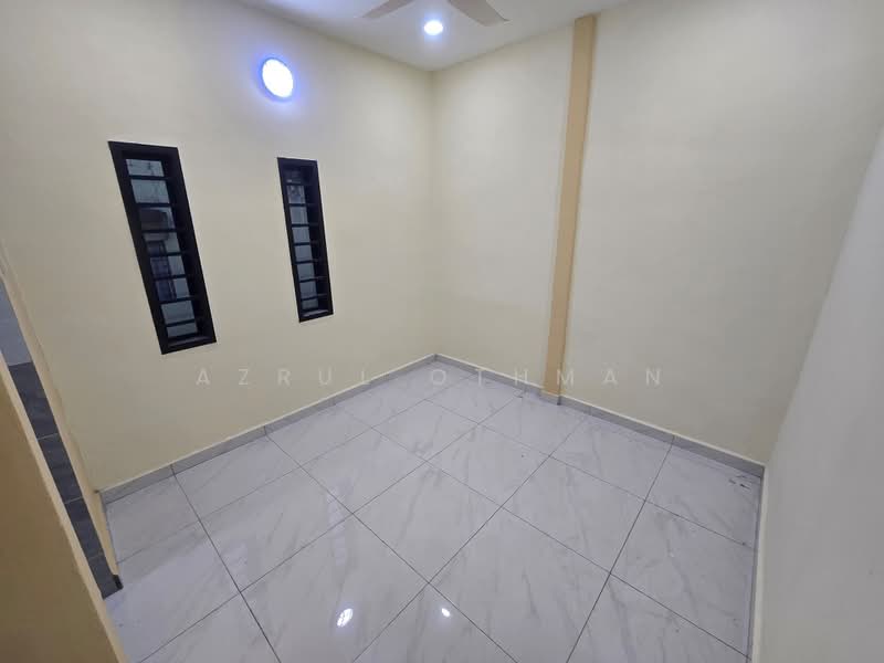 1-storey Terraced House for Sale in Taman Desa Rhu (Sikamat) - Azrul Othman - Interior - PropertyGuru.com.my