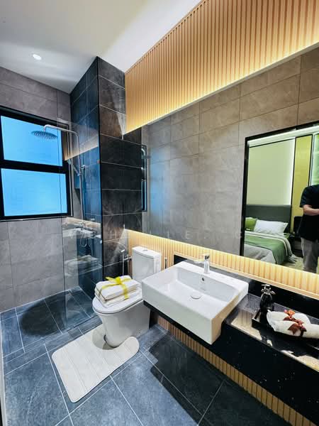 Kediaman Servis untuk Dijual di Residensi Maxim Pelangi (The Address, Johor Bahru) - Vchelle. C - Bathroom - PropertyGuru.com.my