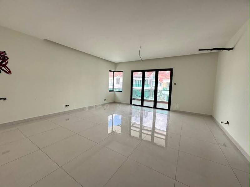Semi-Detached House for Sale in Kempas Utama (Tebrau) - Ee Fong Toh - Living Room - PropertyGuru.com.my