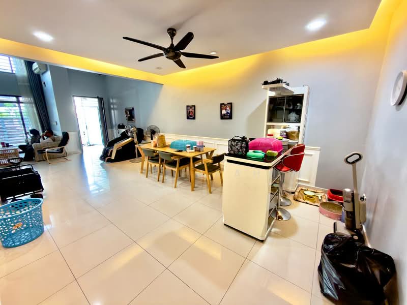 Rumah Teres 2.5-Tingkat untuk Dijual di Taman TTDI Grove (Kajang) - Azli Ibrahim - Living Room - PropertyGuru.com.my