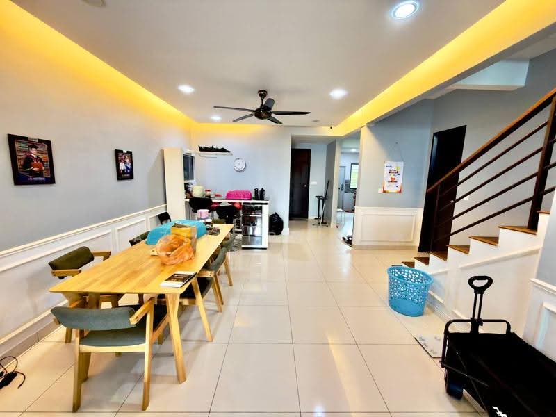 Rumah Teres 2.5-Tingkat untuk Dijual di Taman TTDI Grove (Kajang) - Azli Ibrahim - Living Room - PropertyGuru.com.my