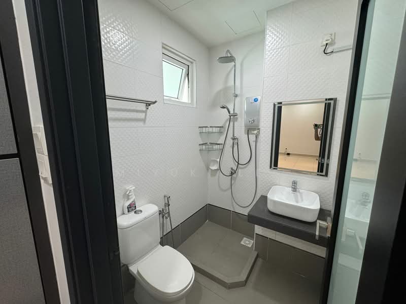 Service Residence for Sale at Seasons Amara Larkin - Miyuki Lee - Bathroom - PropertyGuru.com.my