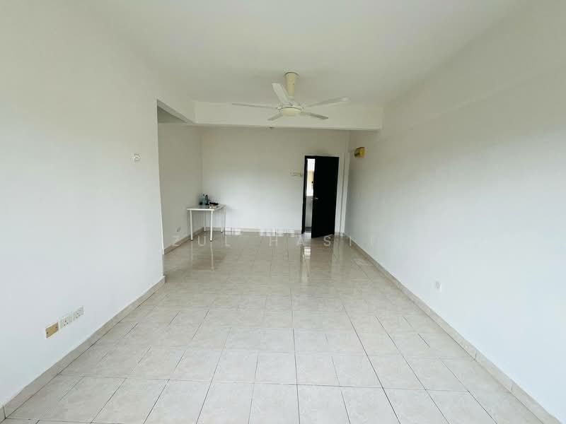 Apartment for Sale at Pangsapuri Carlina - Zul Hasif - Living Room - PropertyGuru.com.my