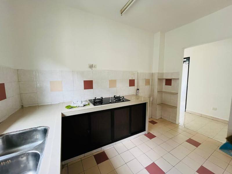 Apartment for Sale at Pangsapuri Carlina - Zul Hasif - Kitchen - PropertyGuru.com.my
