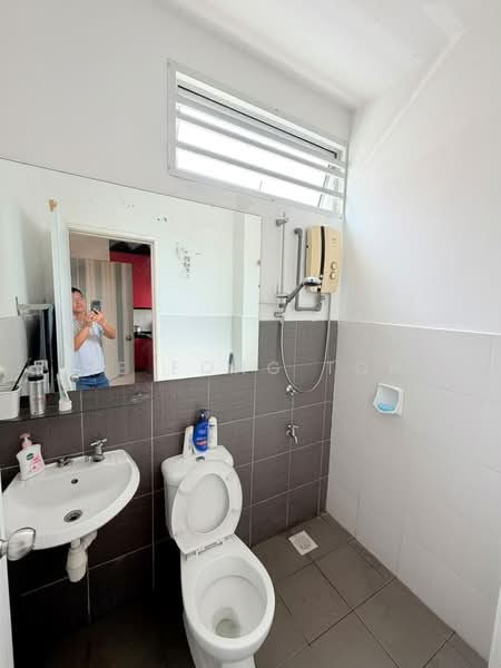 2-storey Terraced House for Sale in Setia Tropika (Johor Bahru) - Ee Fong Toh - Bathroom - PropertyGuru.com.my