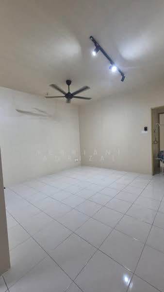 Pangsapuri untuk Dijual di Puncak Hijauan - Febriani Adrizal - Living Room - PropertyGuru.com.my