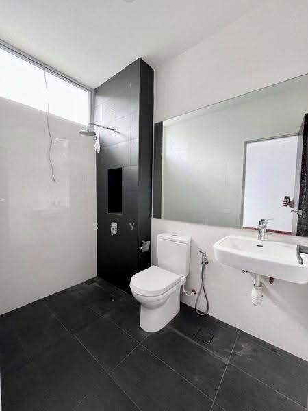 Rumah Berkembar untuk Disewa di Senibong (Permas Jaya) - Sky Tan - Bathroom - PropertyGuru.com.my