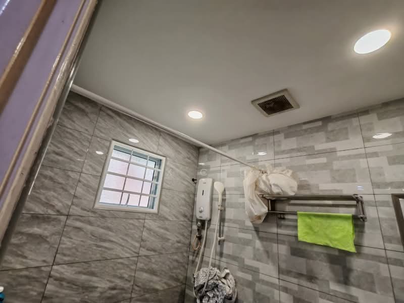 Rumah Teres 2-Tingkat untuk Dijual di Taman Bukit Serdang (Seri Kembangan) - Max Chua - Bathroom - PropertyGuru.com.my