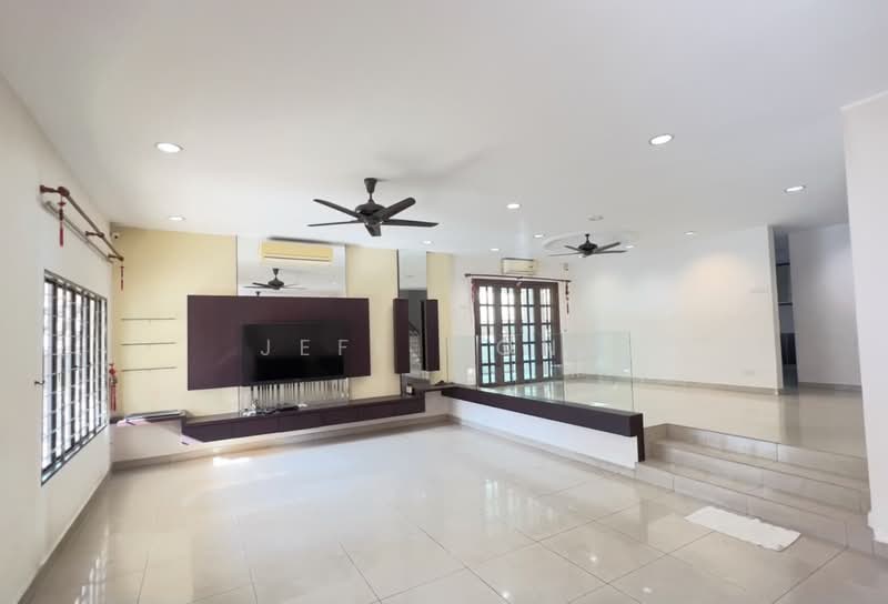 Rumah Berkembar untuk Dijual di Kota Damansara (Selangor) - Jeff Wong - Living Room - PropertyGuru.com.my