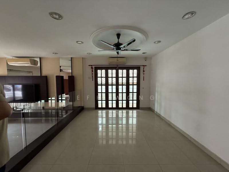 Rumah Berkembar untuk Dijual di Kota Damansara (Selangor) - Jeff Wong - Living Room - PropertyGuru.com.my
