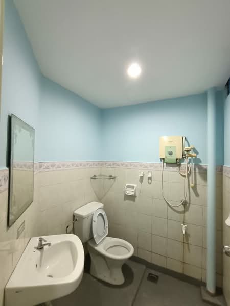 Pangsapuri untuk Disewa di Lake View Suites - Bella Ong - Bathroom - PropertyGuru.com.my