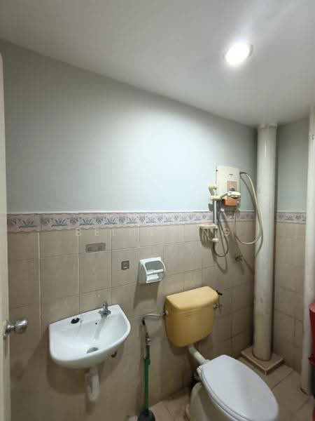 Pangsapuri untuk Disewa di Lake View Suites - Bella Ong - Bathroom - PropertyGuru.com.my