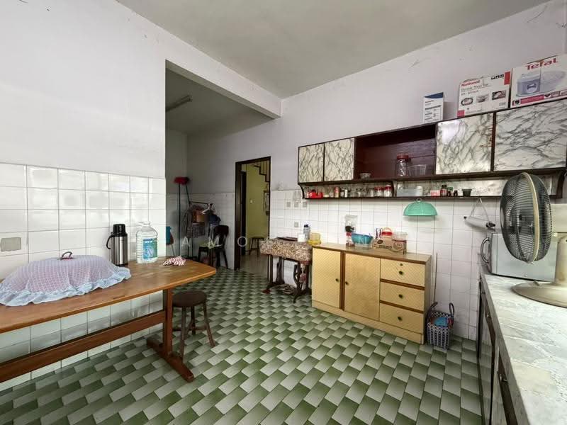 2-storey Terraced House for Sale in Island Glades (Jelutong) - Amos Sin - Kitchen - PropertyGuru.com.my