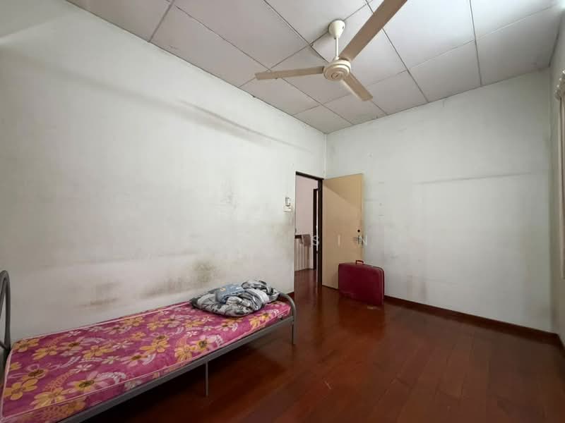 2-storey Terraced House for Sale in Island Glades (Jelutong) - Amos Sin - Bedroom - PropertyGuru.com.my