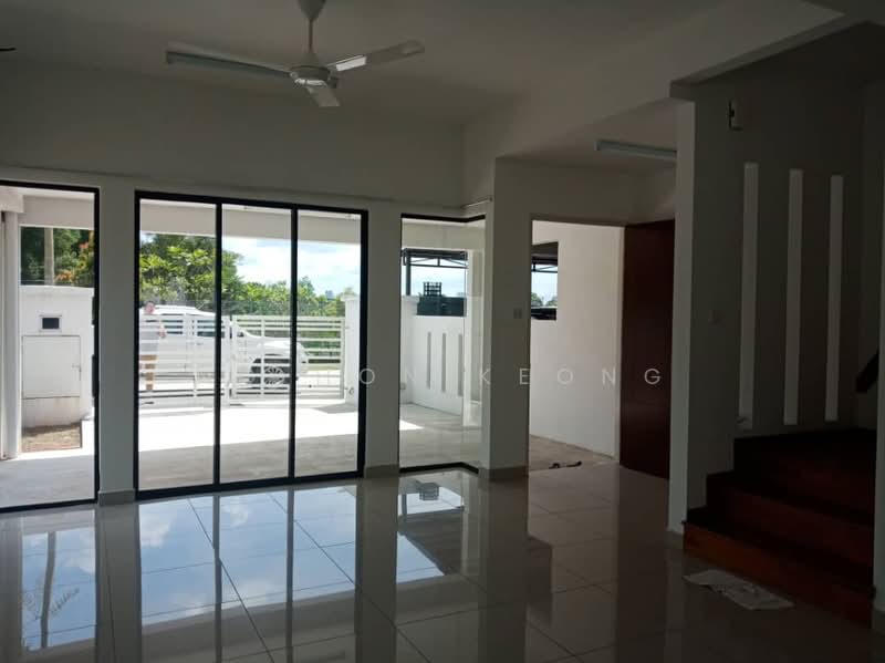 Shop / Office untuk Dijual di Puchong (Selangor) - Ng Hon Keong - Living Room - PropertyGuru.com.my