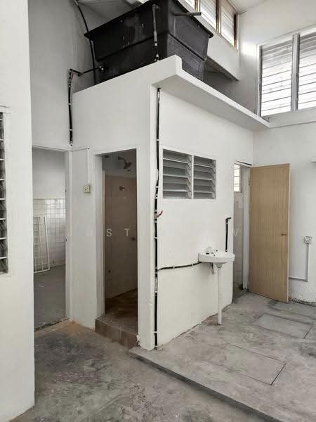 Rumah Teres 1-Tingkat untuk Disewa di Taman Cheong Loong (Seremban) - Justin Lew - Bathroom - PropertyGuru.com.my
