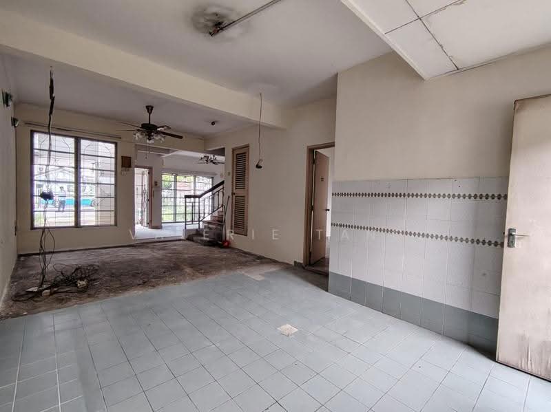 2-storey Terraced House for Sale in Usj 10 (Subang Jaya) - Valerie Tang - Living Room - PropertyGuru.com.my