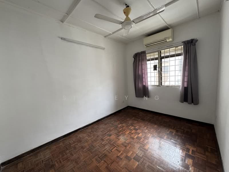 Rumah Teres 2-Tingkat untuk Dijual di SS17 (Subang Jaya) - Stanley Ng - Bedroom - PropertyGuru.com.my
