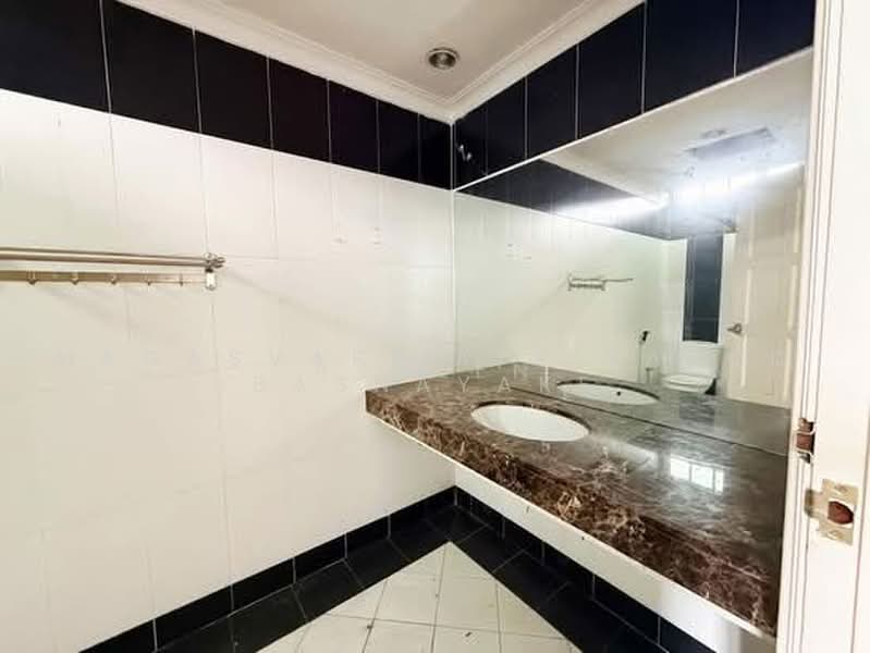 Bungalow House for Sale in Ampang Hilir (Ampang) - Magasvari A/P Saboo Basnayake - Bathroom - PropertyGuru.com.my