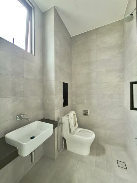 Semi-Detached House for Sale in Setia Tropika (Johor Bahru) - Kimi Kiu - Bathroom - PropertyGuru.com.my