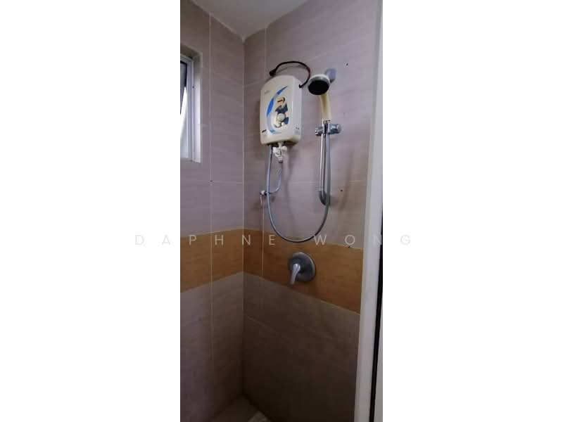 Kondominium untuk Dijual di Dynasty Garden Condominium - Daphne Wong - Bathroom - PropertyGuru.com.my