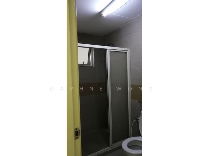 Kondominium untuk Dijual di Dynasty Garden Condominium - Daphne Wong - Bathroom - PropertyGuru.com.my