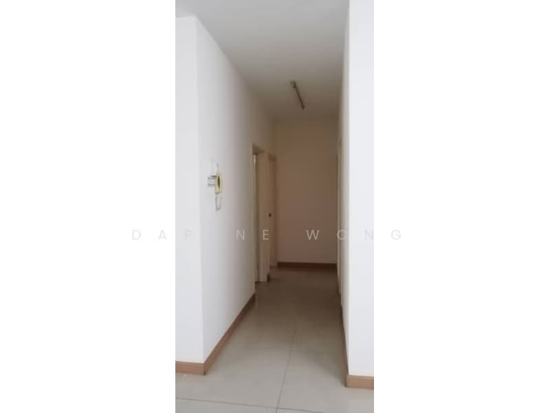 Kondominium untuk Dijual di Dynasty Garden Condominium - Daphne Wong - Corridor - PropertyGuru.com.my