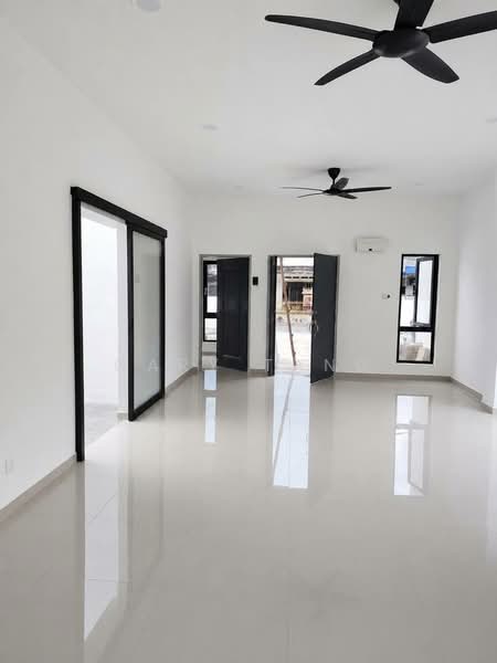 Bungalow House untuk Dijual di Menglembu Regrouping Area (Menglembu) - Gary Tang - Living Room - PropertyGuru.com.my