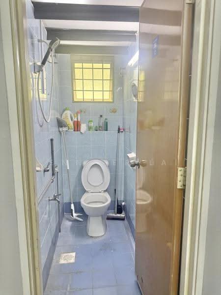 Shop / Office untuk Disewa di Taman Equine (Seri Kembangan) - Jennifer Lai - Bathroom - PropertyGuru.com.my
