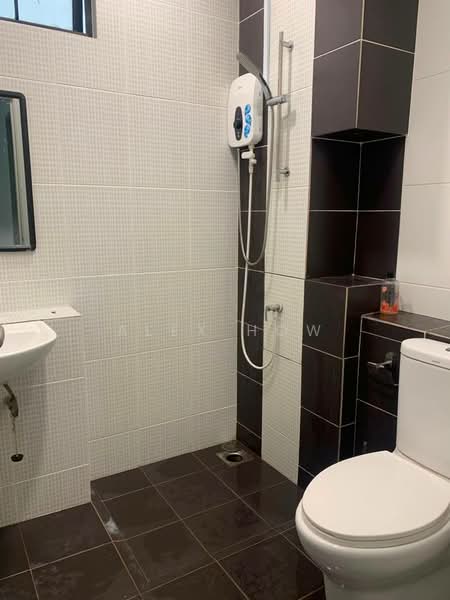 Pangsapuri untuk Disewa di Austin Regency (Pangsapuri Austin Perdana) - Alex How - Bathroom - PropertyGuru.com.my