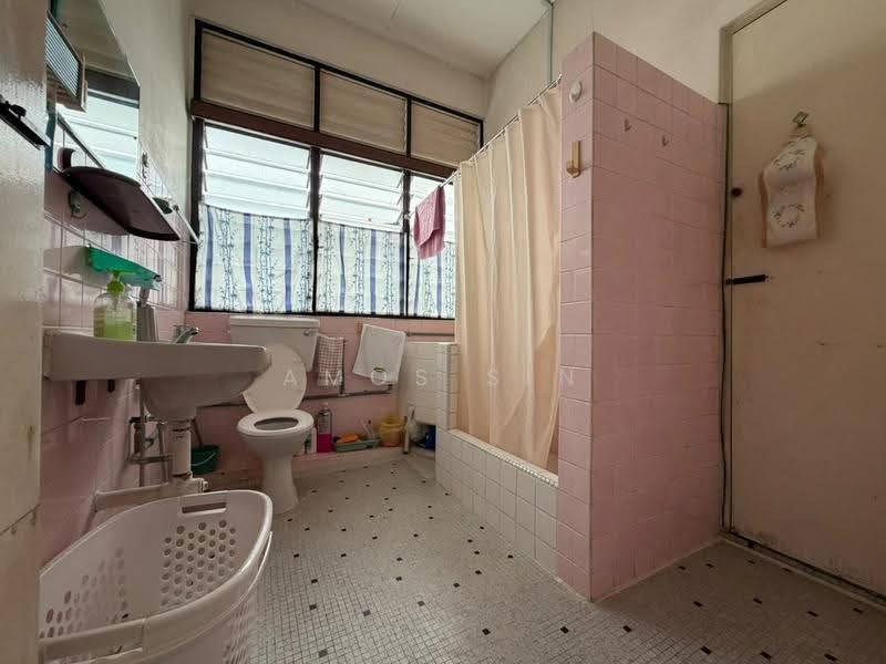 Rumah Berkembar untuk Dijual di Island Park (Jelutong) - Amos Sin - Bathroom - PropertyGuru.com.my