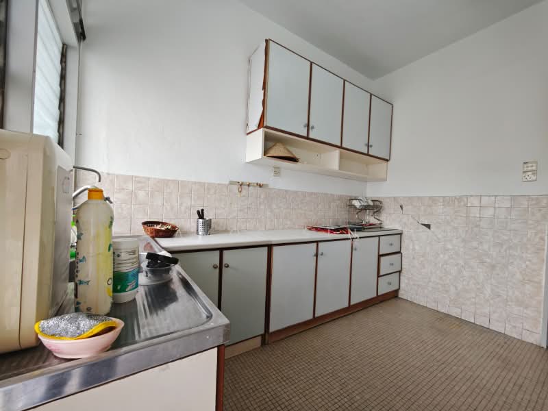 2-storey Terraced House for Sale in Island Glades (Jelutong) - Amos Sin - Kitchen - PropertyGuru.com.my