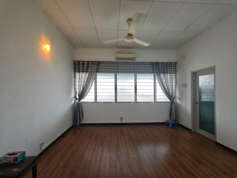 2-storey Terraced House for Sale in Island Glades (Jelutong) - Amos Sin - Living Room - PropertyGuru.com.my
