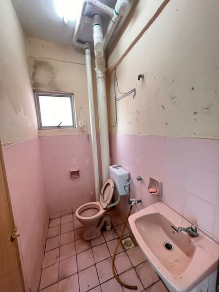 Apartment for Rent at Pangsapuri Taman Bukit Rawang Putra - SK Luk - Bathroom - PropertyGuru.com.my