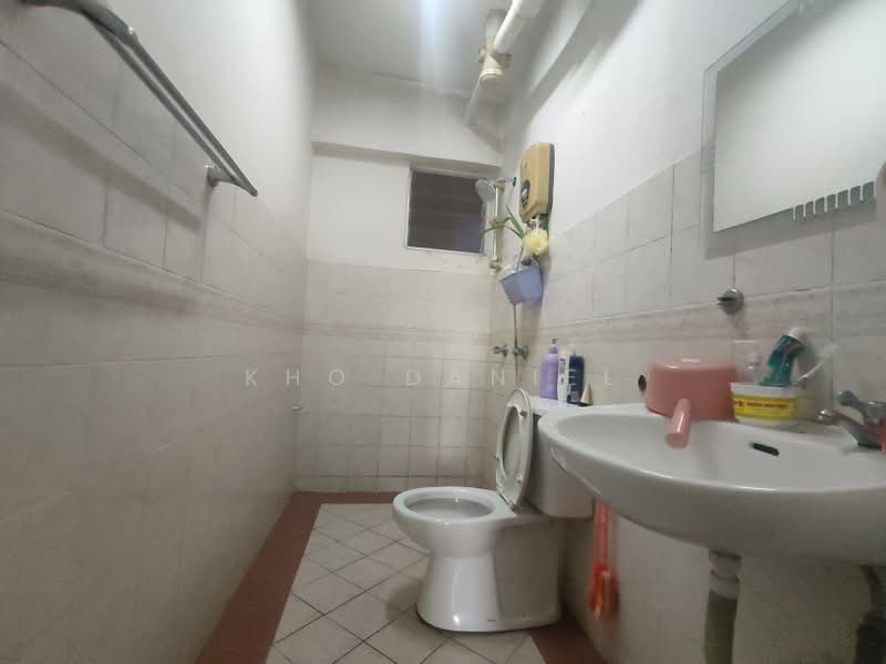 Pangsapuri untuk Dijual di Pelangi Heights - Kho Daniel - Bathroom - PropertyGuru.com.my