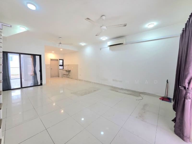 Terraced House for Sale in Elmina (Shah Alam) - Wan Azlan Ahmad - Living Room - PropertyGuru.com.my