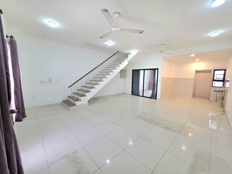 Terraced House for Sale in Elmina (Shah Alam) - Wan Azlan Ahmad - Living Room - PropertyGuru.com.my