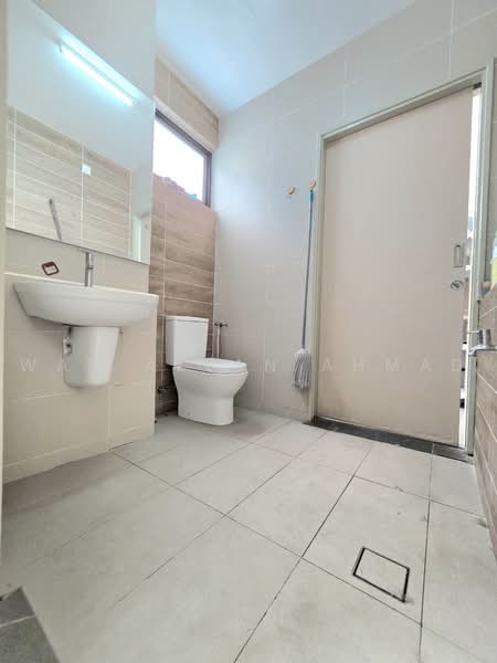Terraced House for Sale in Elmina (Shah Alam) - Wan Azlan Ahmad - Bathroom - PropertyGuru.com.my