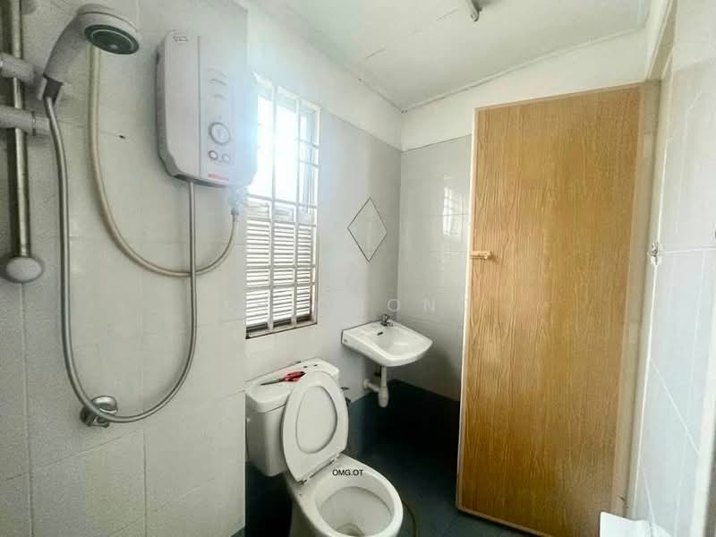 Rumah Teres untuk Dijual di Bandar Botanic (Klang) - KH Chong - Bathroom - PropertyGuru.com.my