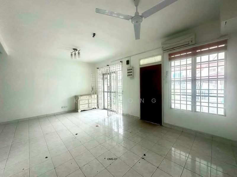 Rumah Teres untuk Dijual di Bandar Botanic (Klang) - KH Chong - Living Room - PropertyGuru.com.my