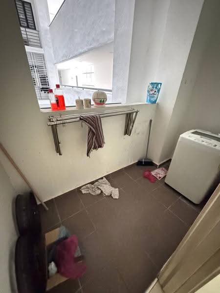 Kediaman Servis untuk Dijual di Sky Breeze Service Apartment - Lui Lui - Balcony - PropertyGuru.com.my